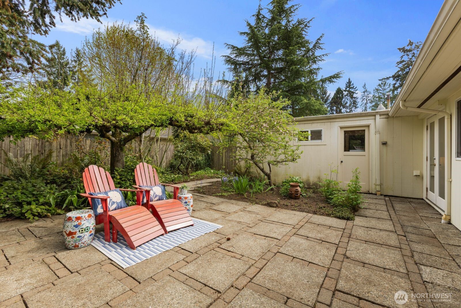 10434 NE 17th Street , Bellevue, WA 98004