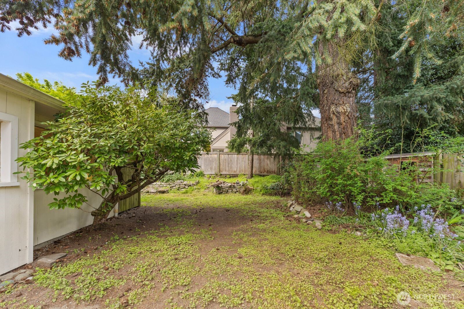 10434 NE 17th Street , Bellevue, WA 98004