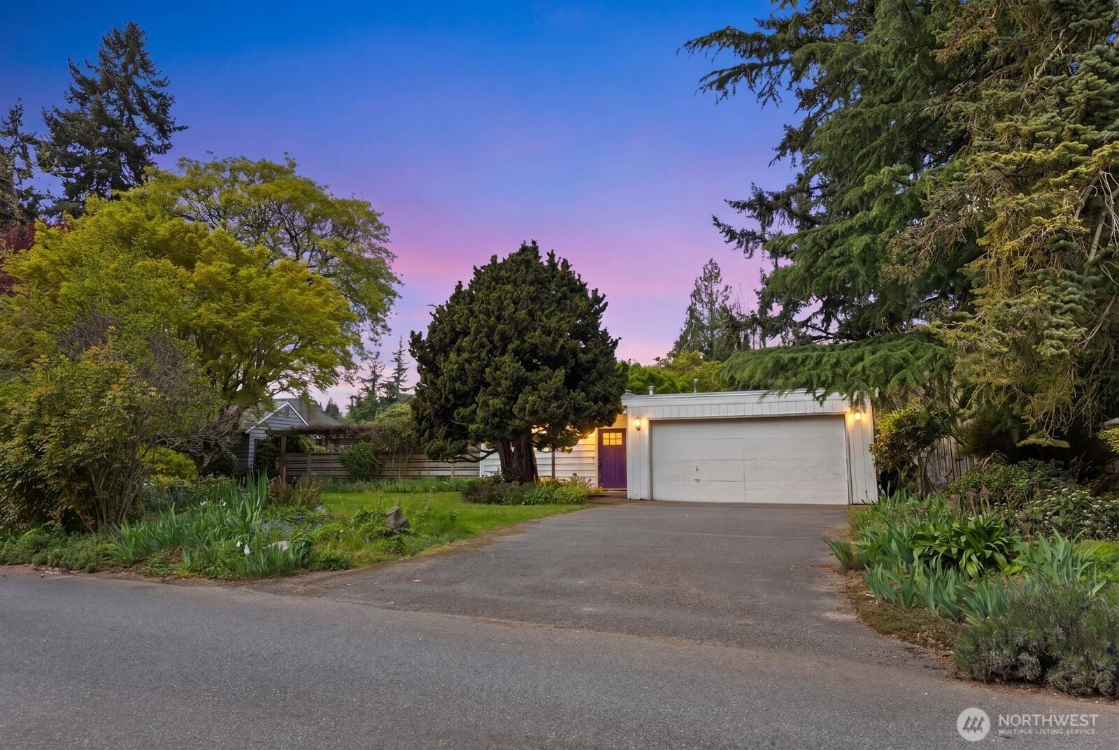 10434 NE 17th Street , Bellevue, WA 98004