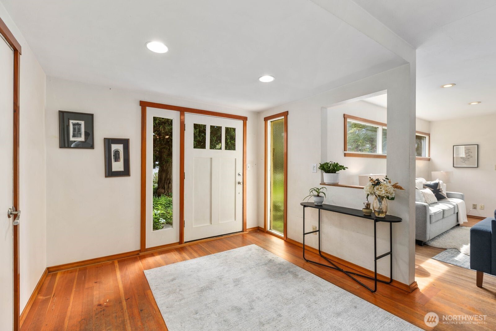 10434 NE 17th Street , Bellevue, WA 98004