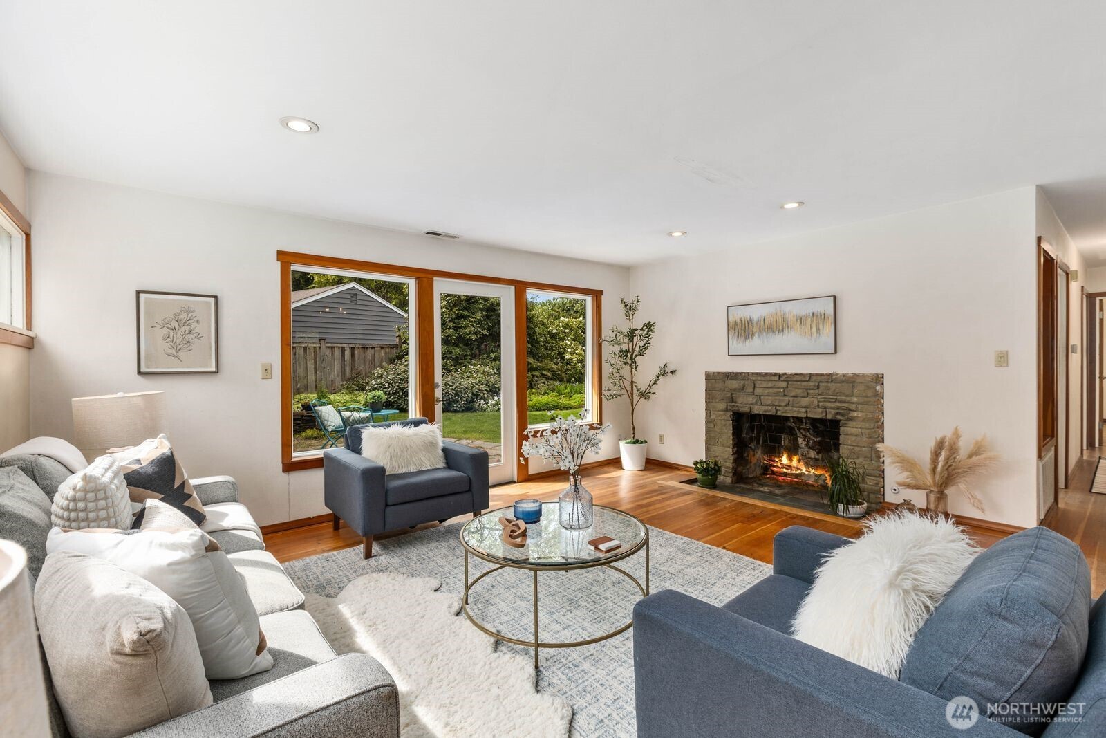 10434 NE 17th Street , Bellevue, WA 98004
