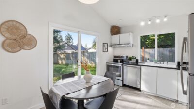 12227 NE 137th Place , Kirkland, WA 98034 - Photo 9