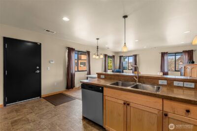 10 N Chelan Avenue , Wenatchee, WA 98801 - Photo 36