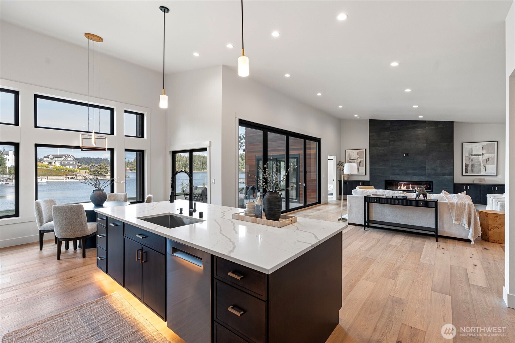 364 N Shore Blvd , Fox Island, WA 98333