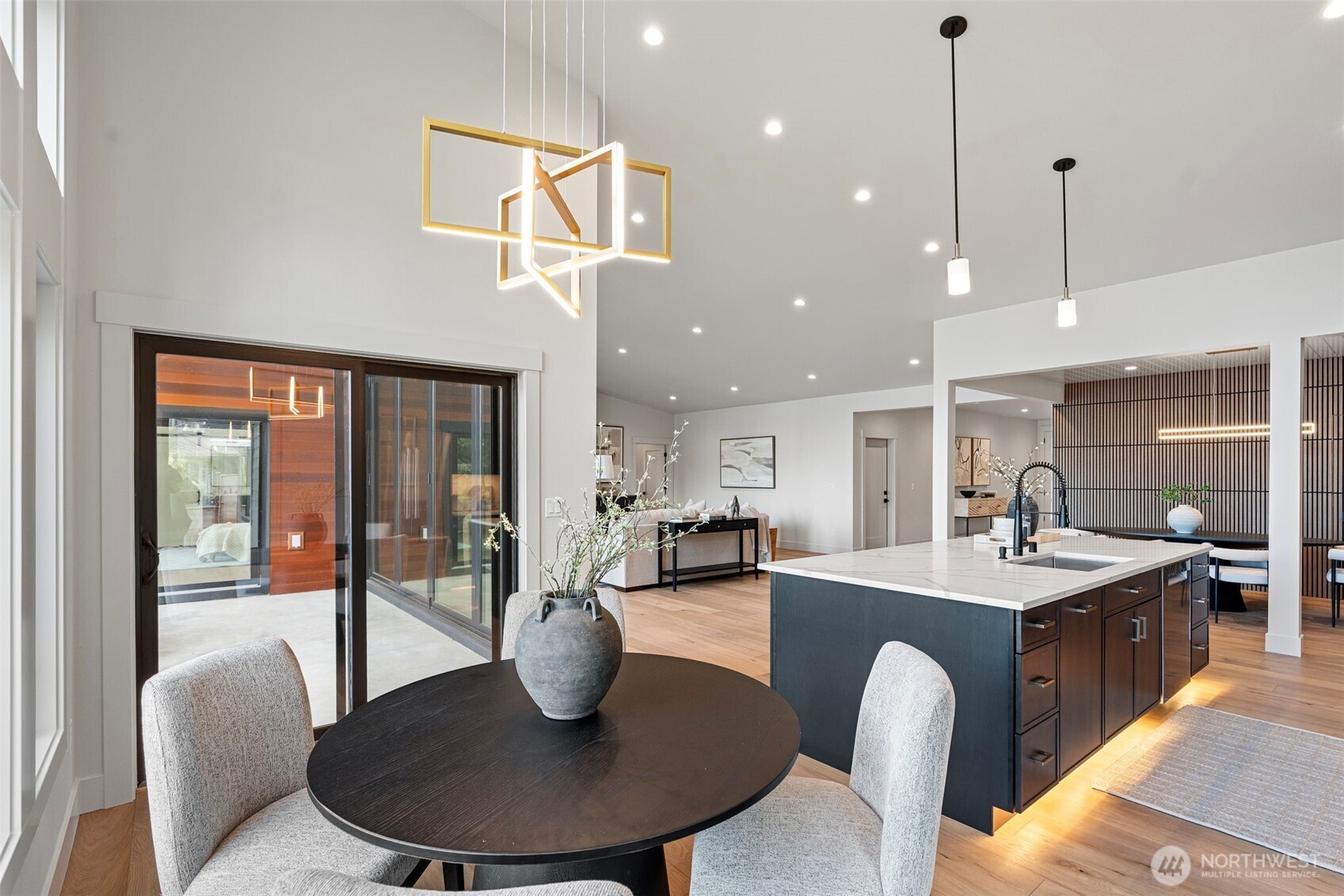 364 N Shore Blvd , Fox Island, WA 98333