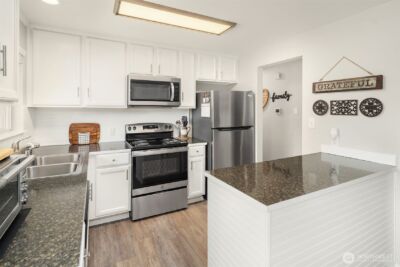 1067 Anacortes Avenue NE, Renton, WA 98059 - Photo 8