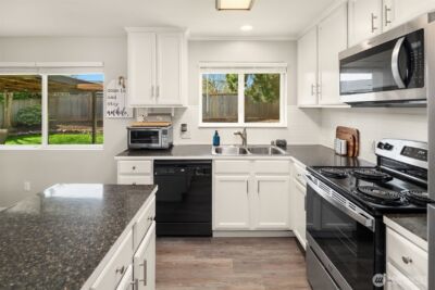 1067 Anacortes Avenue NE, Renton, WA 98059 - Photo 9