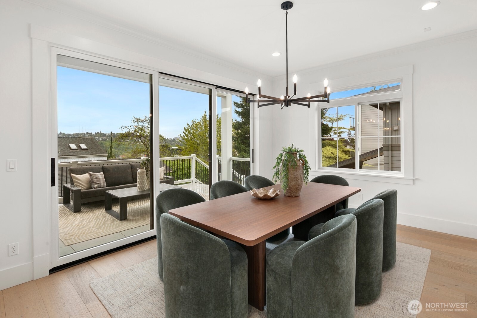 2114 26th Avenue W, Seattle, WA 98199