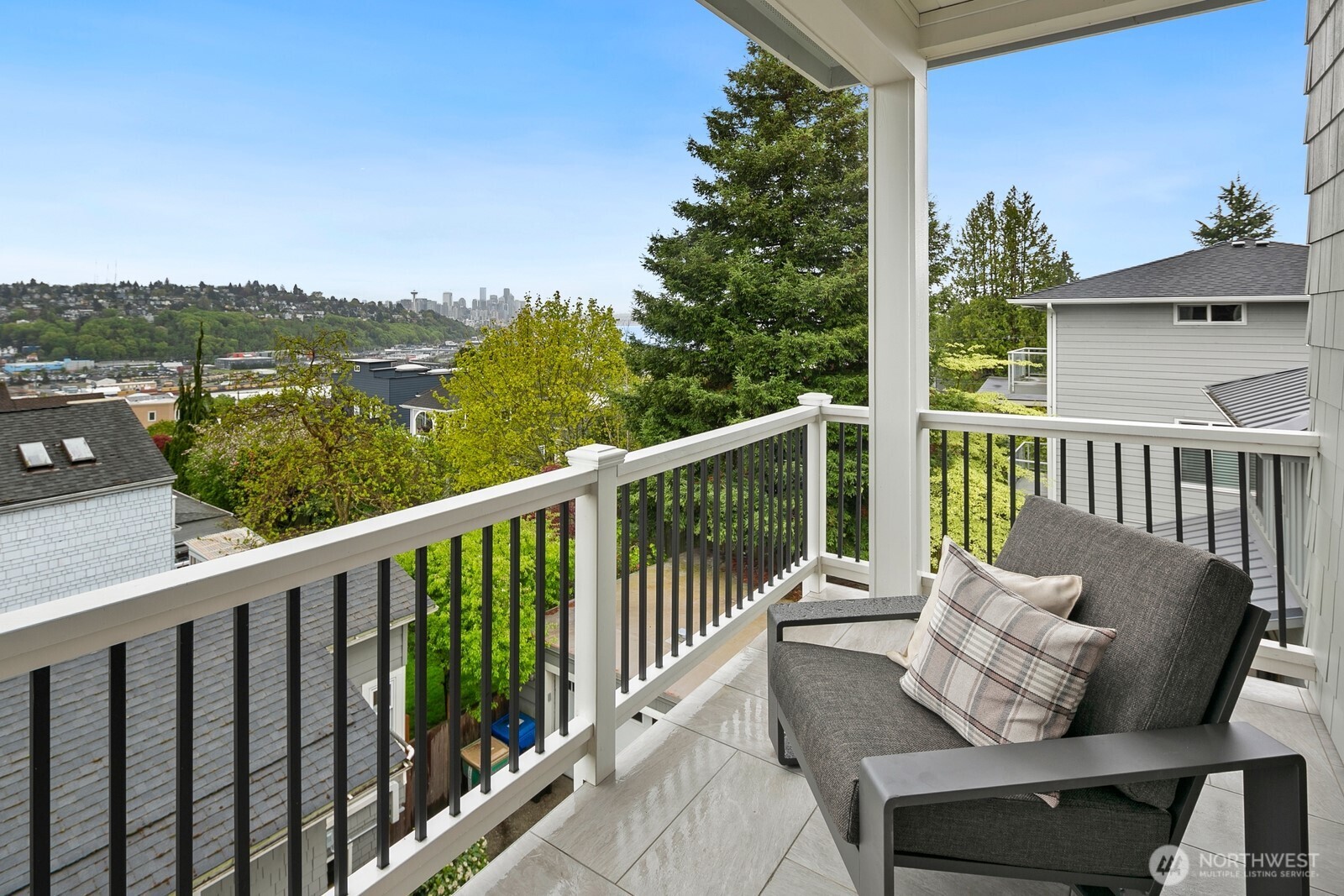 2114 26th Avenue W, Seattle, WA 98199