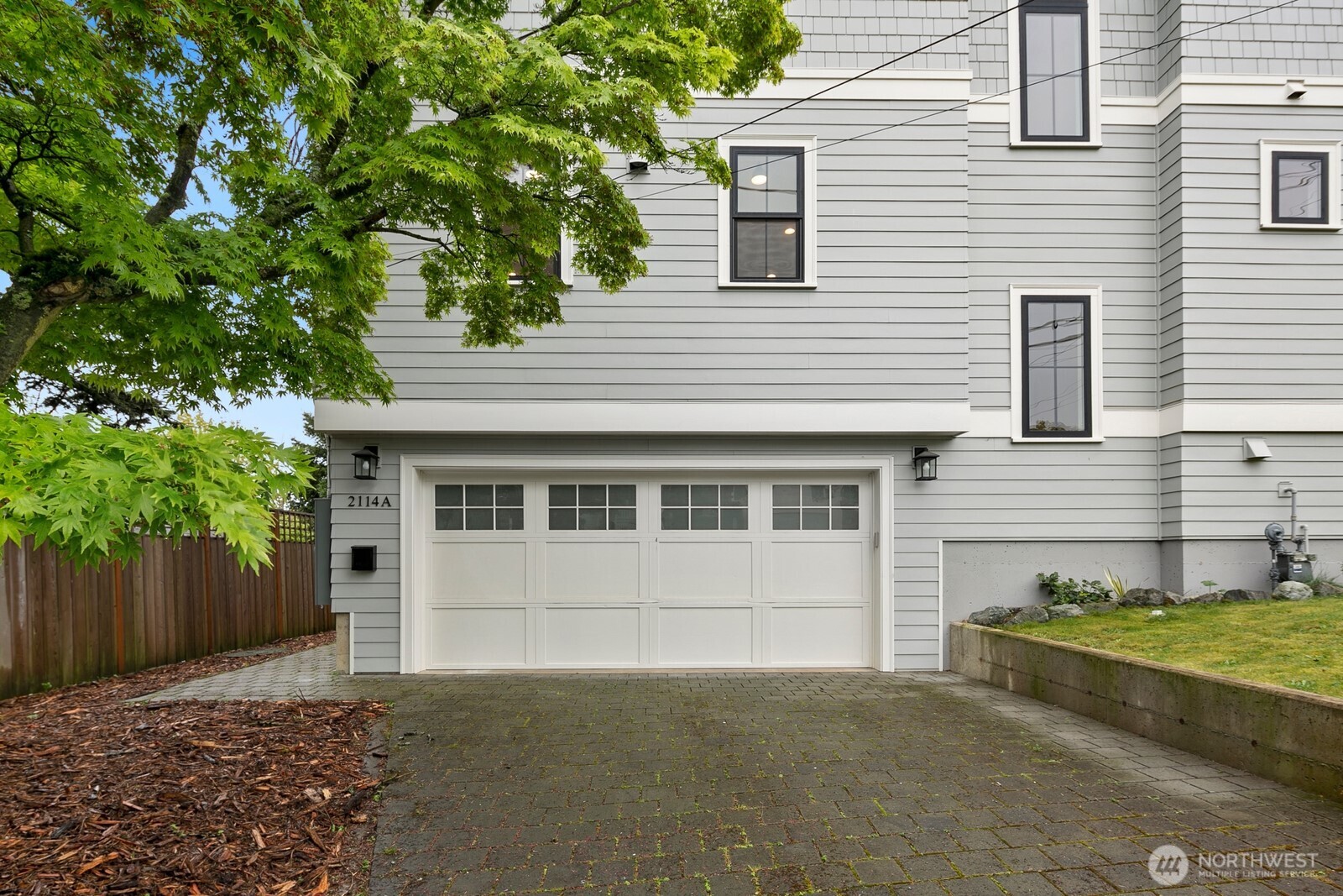 2114 26th Avenue W, Seattle, WA 98199