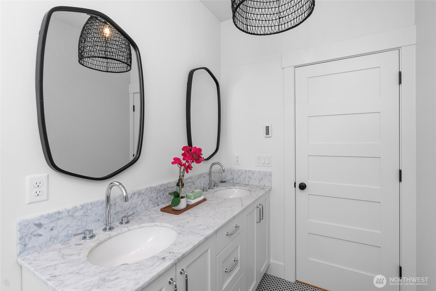 2708 1st Avenue W, Seattle, WA 98119