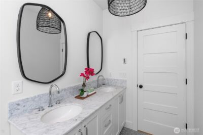 2708 1st Avenue W, Seattle, WA 98119 - Photo 24