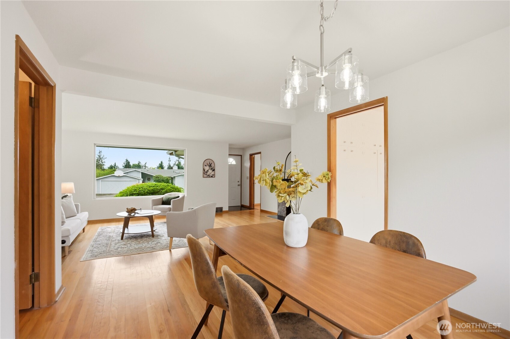 8818 2nd Avenue NE, Seattle, WA 98115