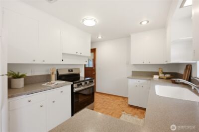 8818 2nd Avenue NE, Seattle, WA 98115 - Photo 12