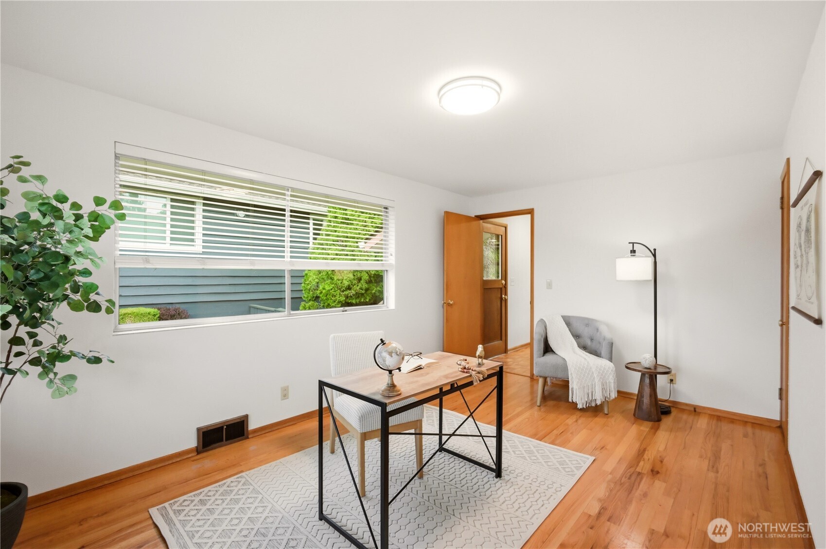 8818 2nd Avenue NE, Seattle, WA 98115