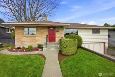 8818 2nd Avenue NE, Seattle, WA 98115 - Photo 2