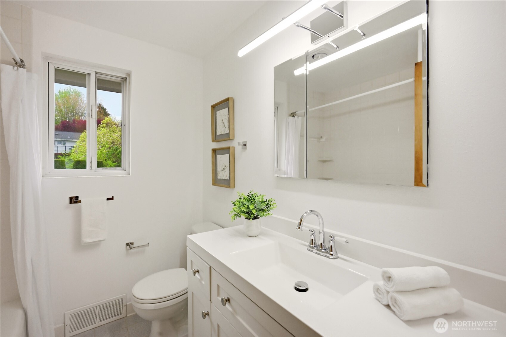 8818 2nd Avenue NE, Seattle, WA 98115