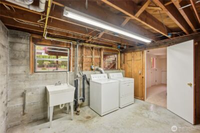 8818 2nd Avenue NE, Seattle, WA 98115 - Photo 32