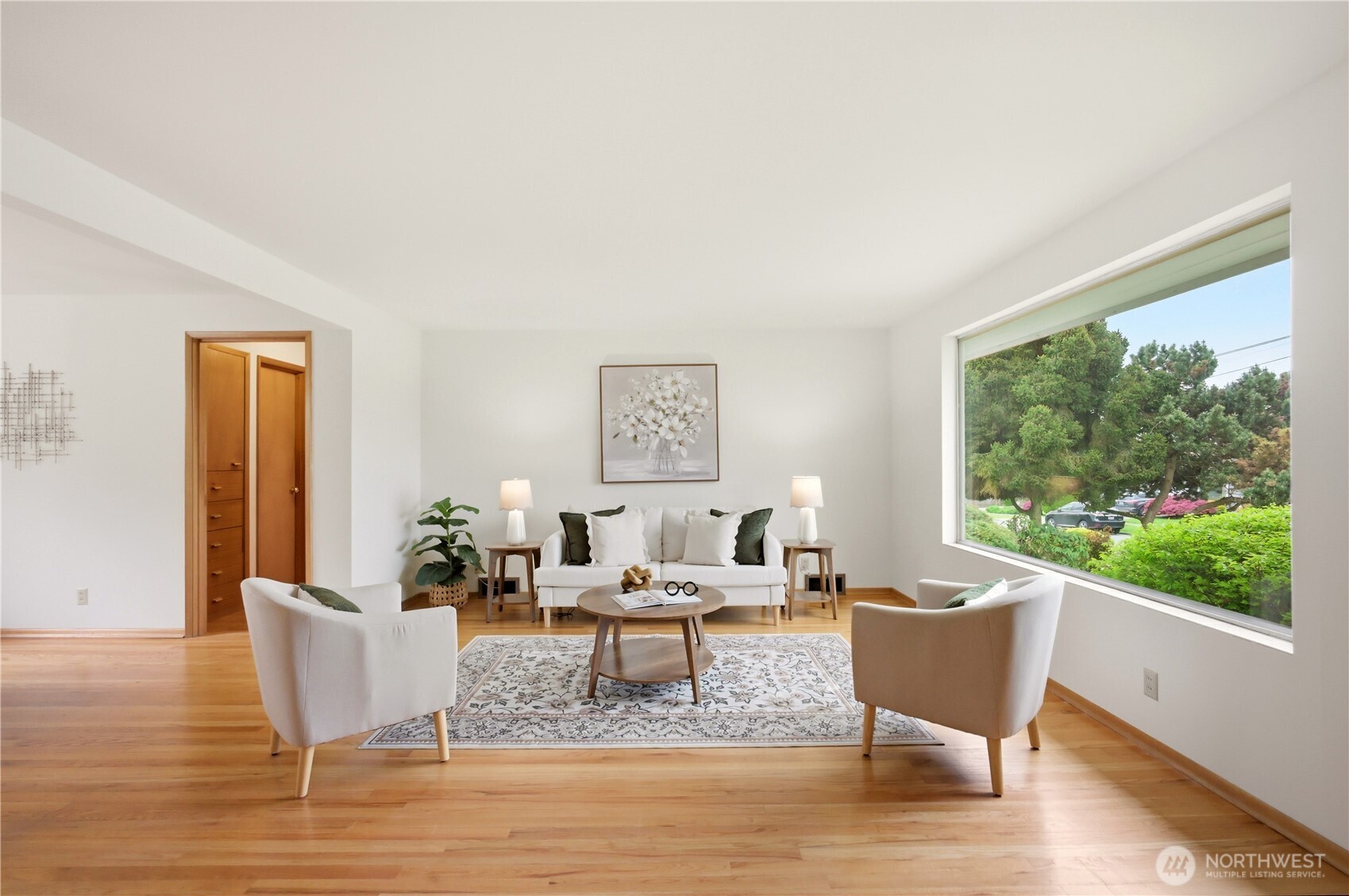 8818 2nd Avenue NE, Seattle, WA 98115