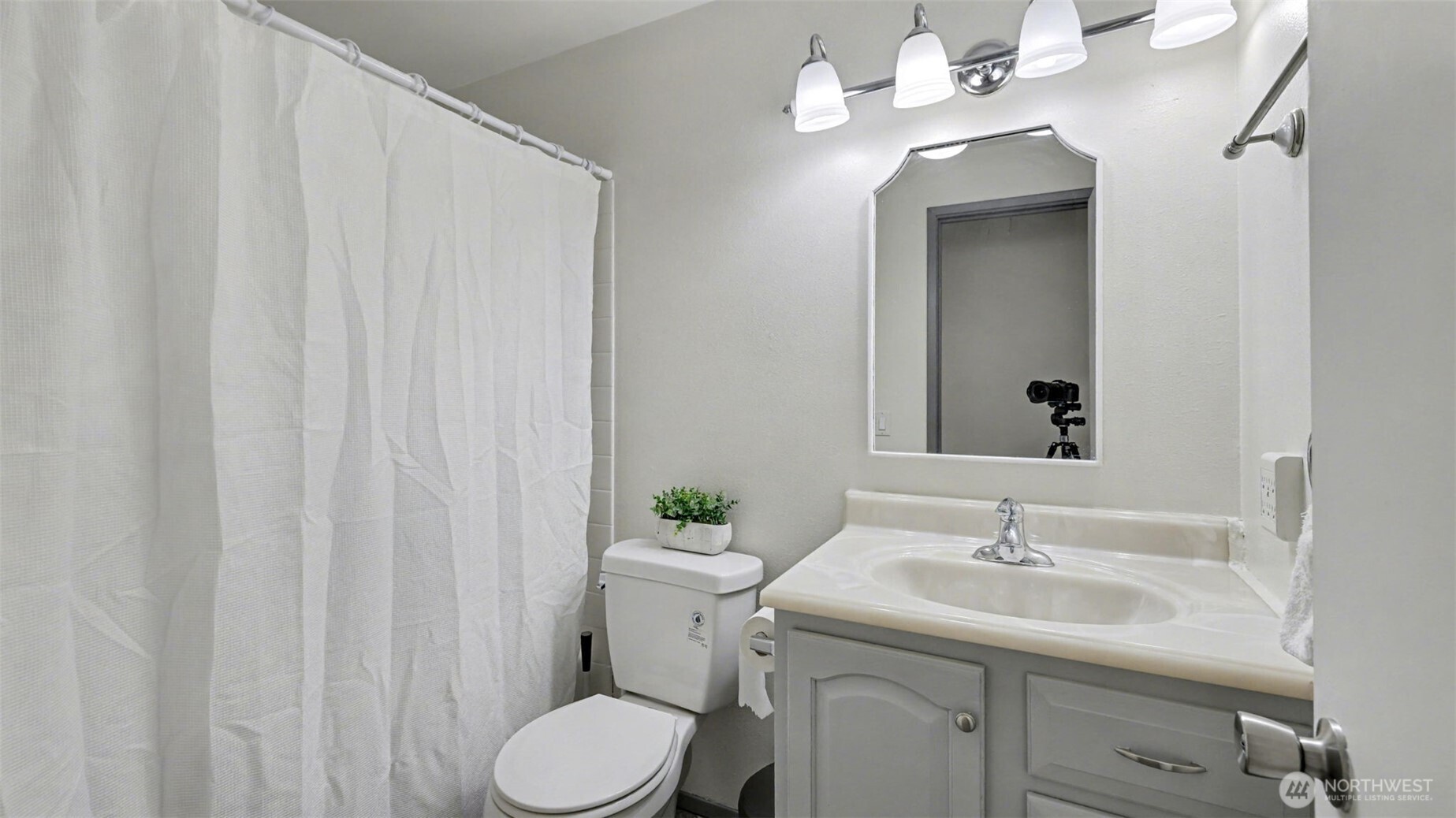 6005 S 116th Street , Seattle, WA 98178
