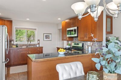 11210 Lakeside Avenue NE, Seattle, WA 98125 - Photo 18