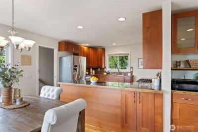 11210 Lakeside Avenue NE, Seattle, WA 98125 - Photo 19
