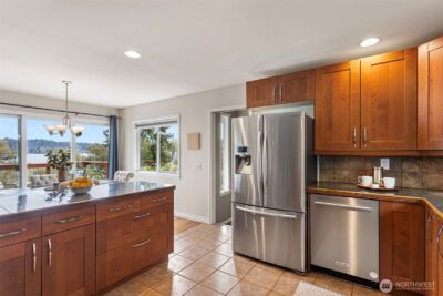 11210 Lakeside Avenue NE, Seattle, WA 98125 - Photo 21