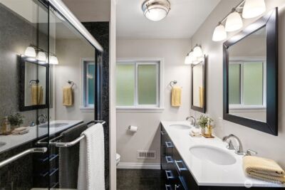11210 Lakeside Avenue NE, Seattle, WA 98125 - Photo 24