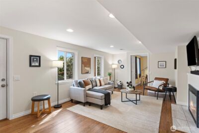 11210 Lakeside Avenue NE, Seattle, WA 98125 - Photo 27