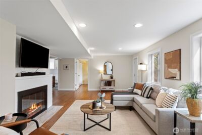 11210 Lakeside Avenue NE, Seattle, WA 98125 - Photo 29