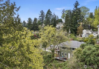 11210 Lakeside Avenue NE, Seattle, WA 98125 - Photo 3