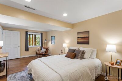 11210 Lakeside Avenue NE, Seattle, WA 98125 - Photo 32