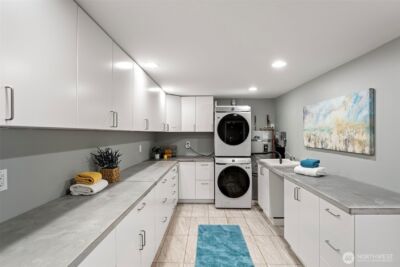 11210 Lakeside Avenue NE, Seattle, WA 98125 - Photo 37