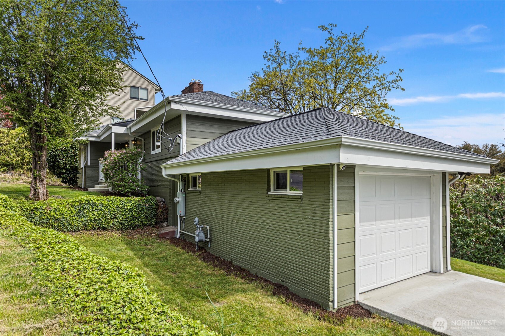 11210 Lakeside Avenue NE, Seattle, WA 98125