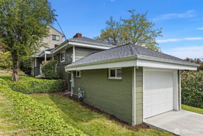 11210 Lakeside Avenue NE, Seattle, WA 98125 - Photo 38