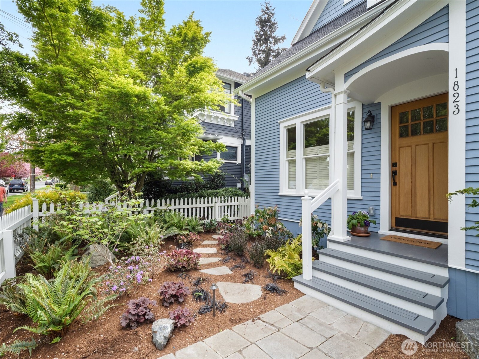1823 Warren Avenue N, Seattle, WA 98109