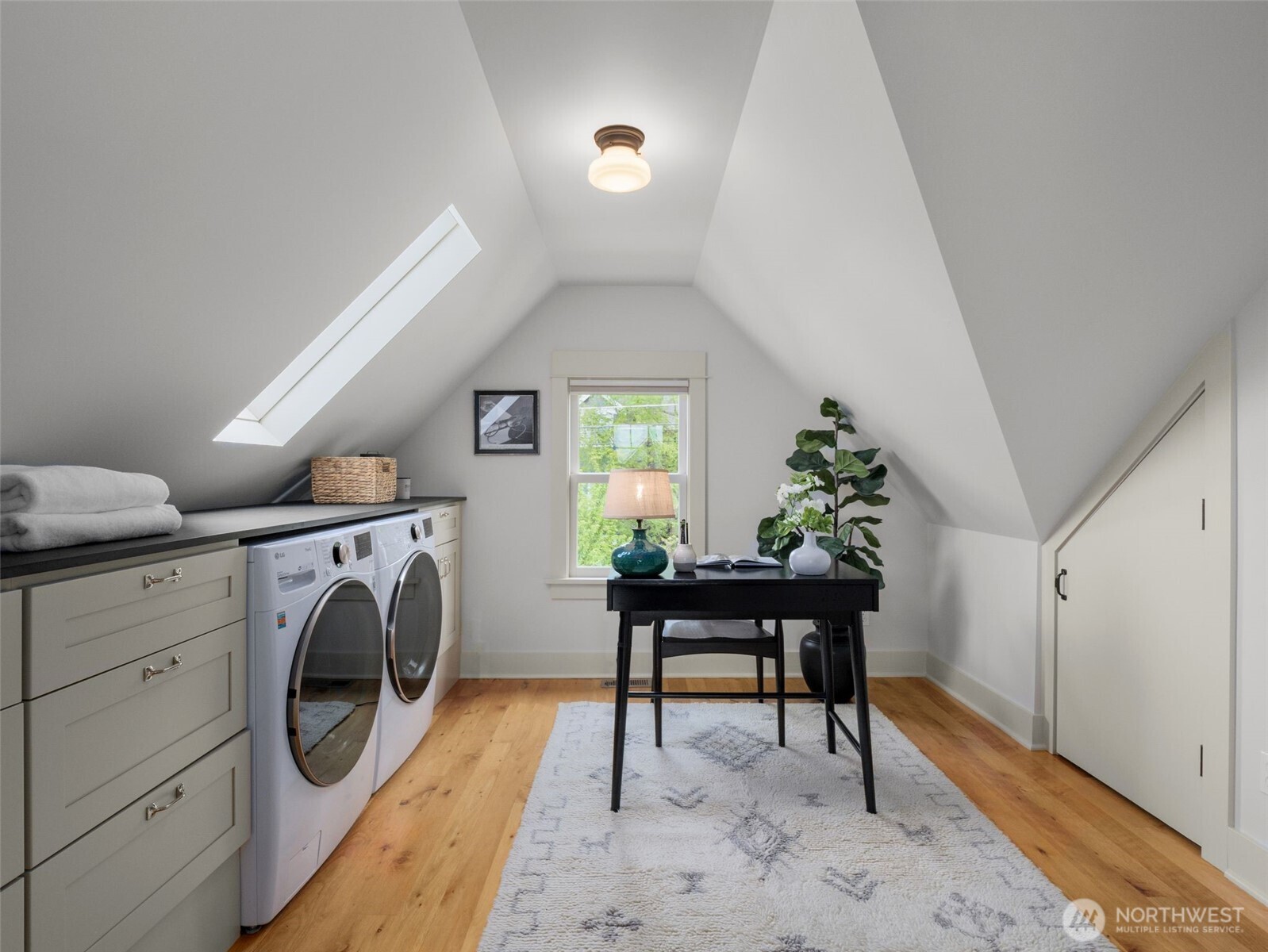1823 Warren Avenue N, Seattle, WA 98109