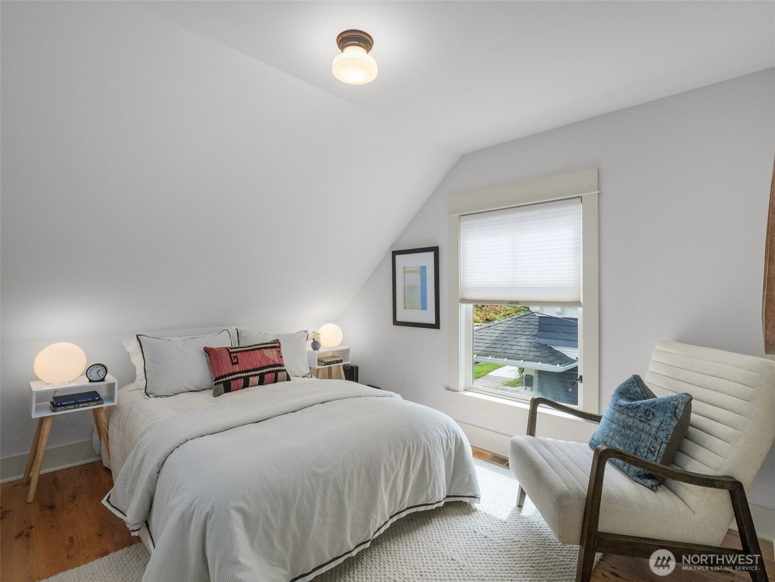 1823 Warren Avenue N, Seattle, WA 98109