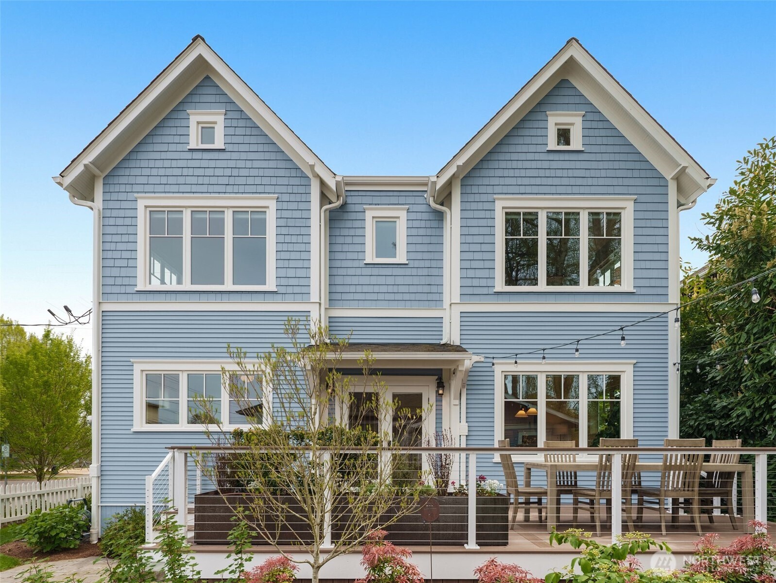1823 Warren Avenue N, Seattle, WA 98109