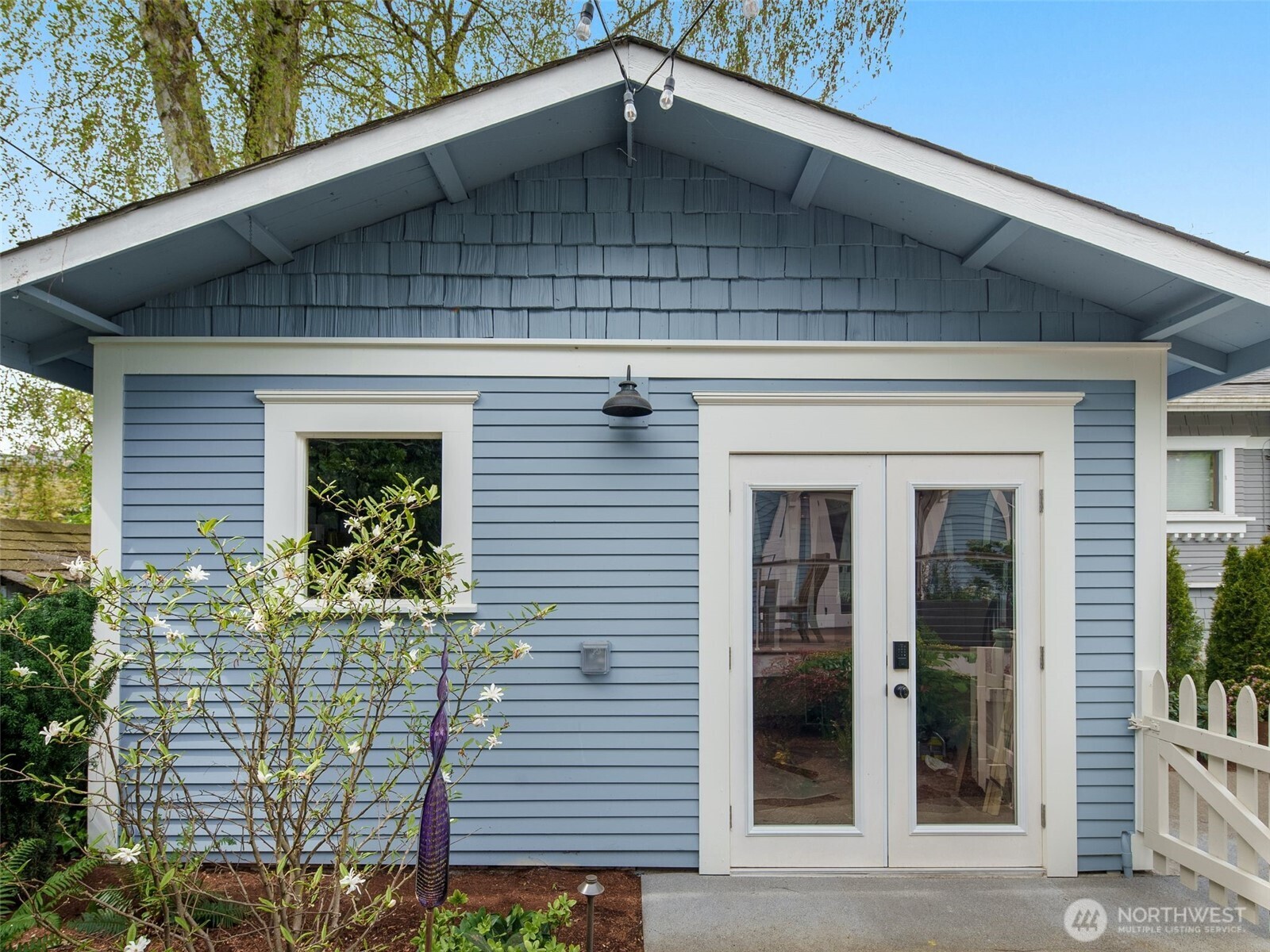 1823 Warren Avenue N, Seattle, WA 98109