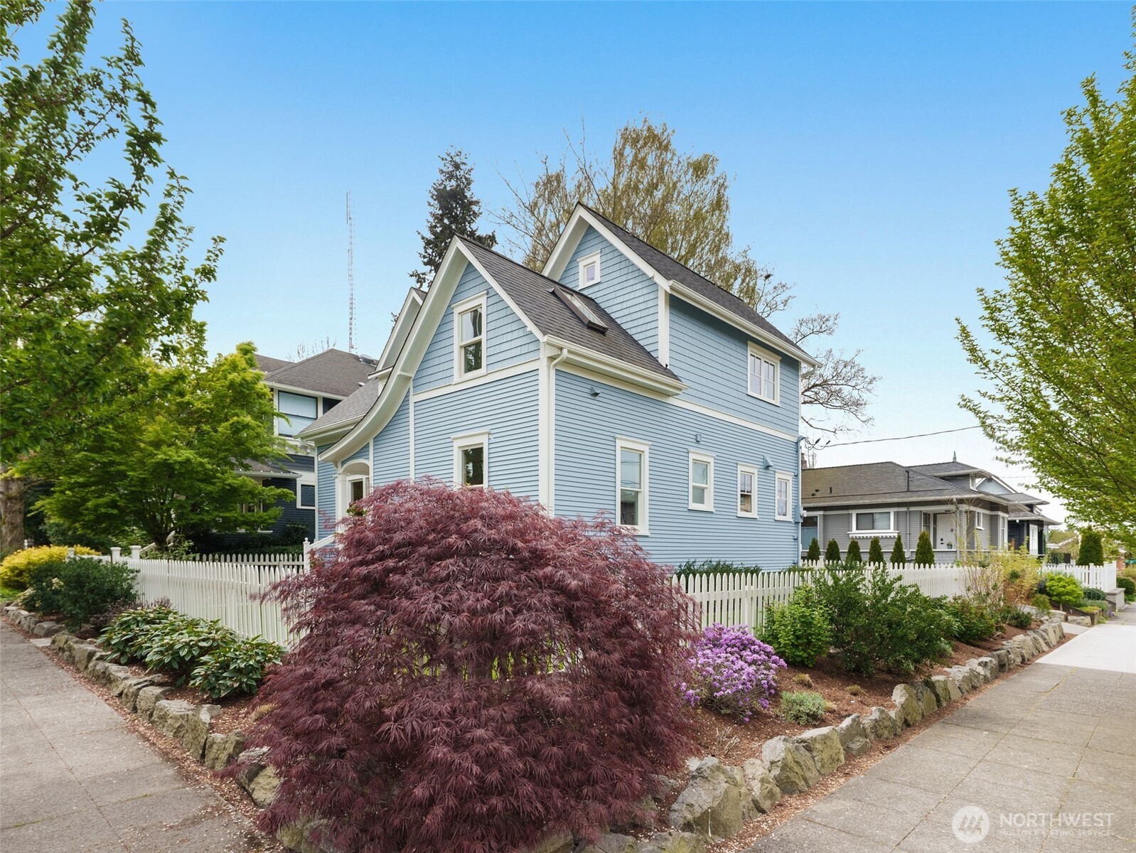 1823 Warren Avenue N, Seattle, WA 98109