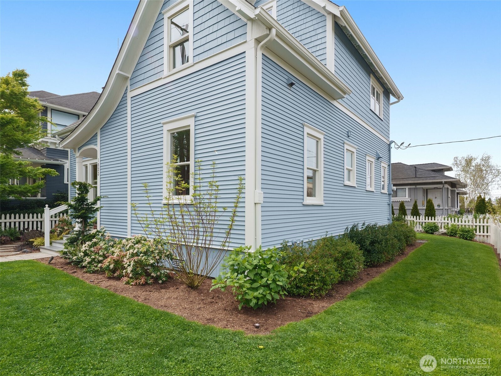 1823 Warren Avenue N, Seattle, WA 98109