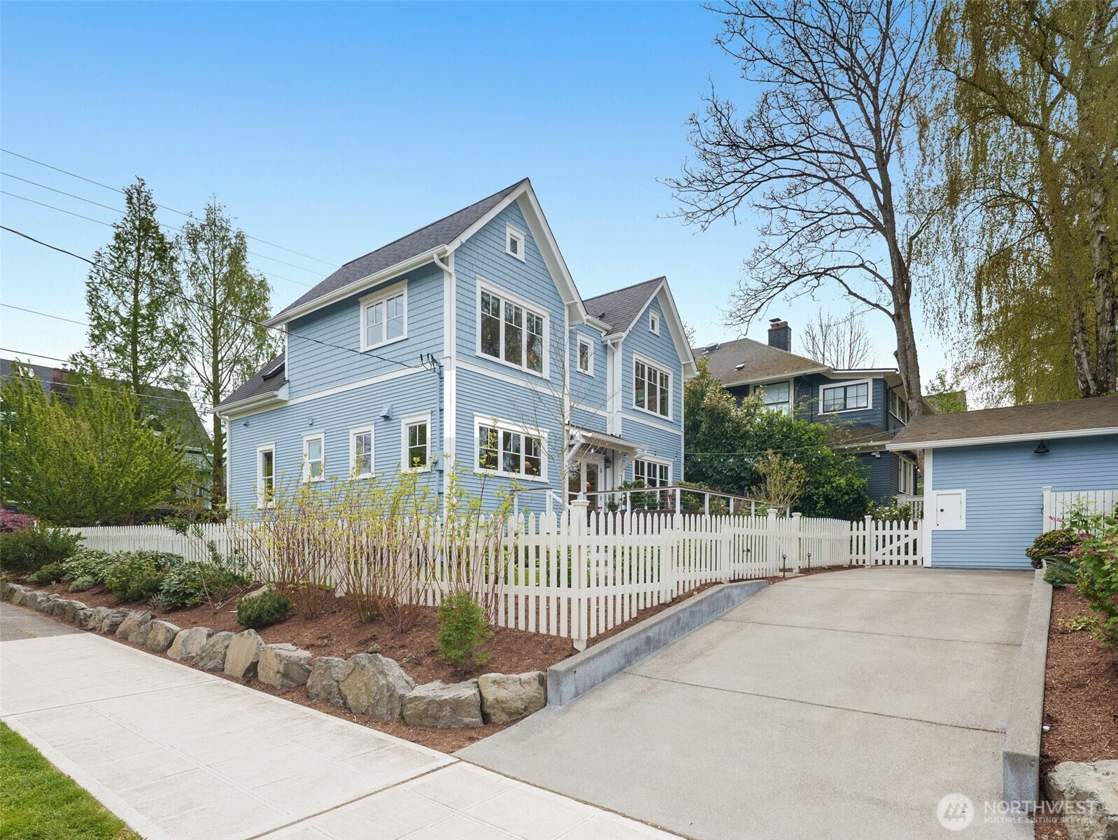 1823 Warren Avenue N, Seattle, WA 98109