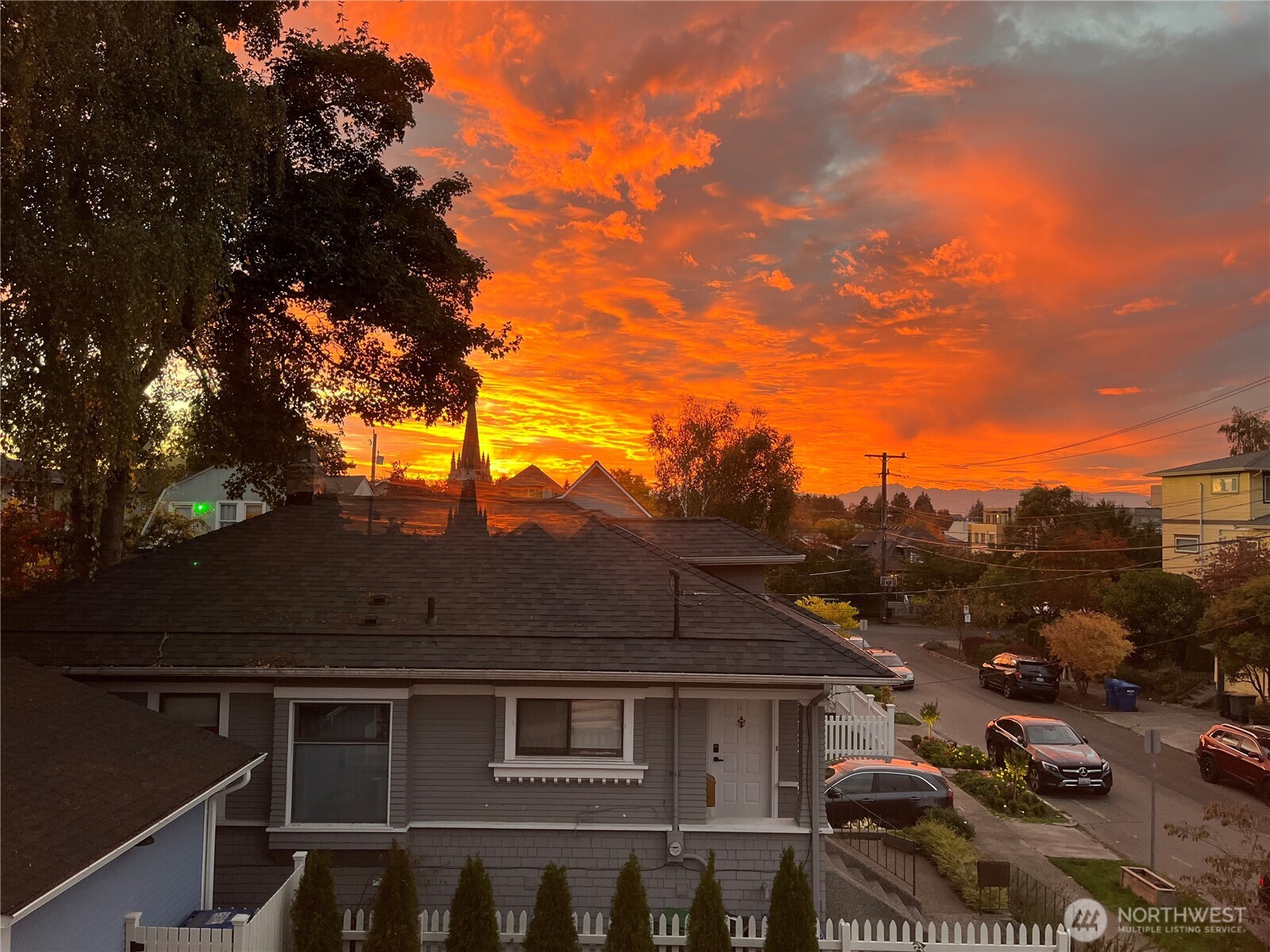1823 Warren Avenue N, Seattle, WA 98109