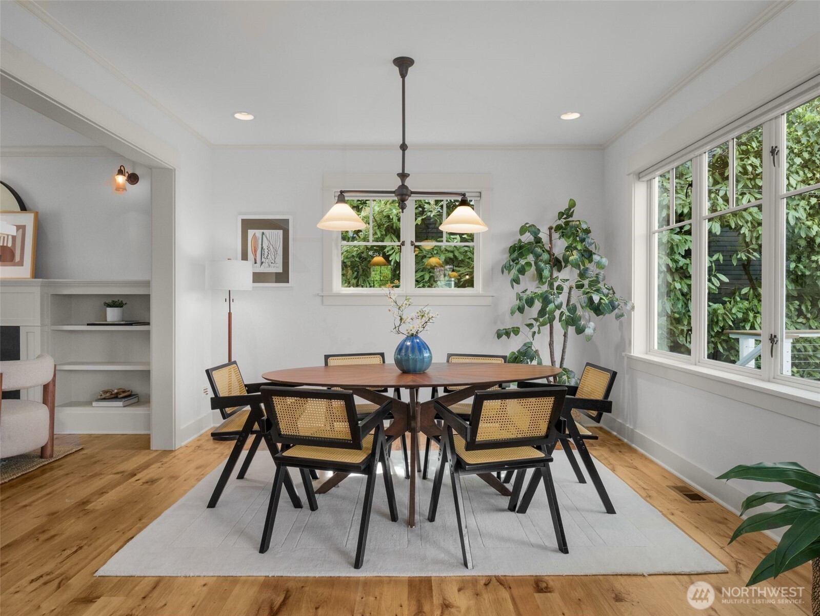1823 Warren Avenue N, Seattle, WA 98109