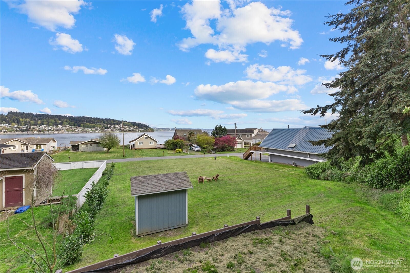 3697 Driftwood Drive , Clinton, WA 98236