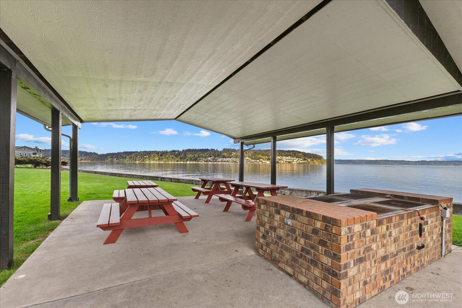 3697 Driftwood Drive , Clinton, WA 98236