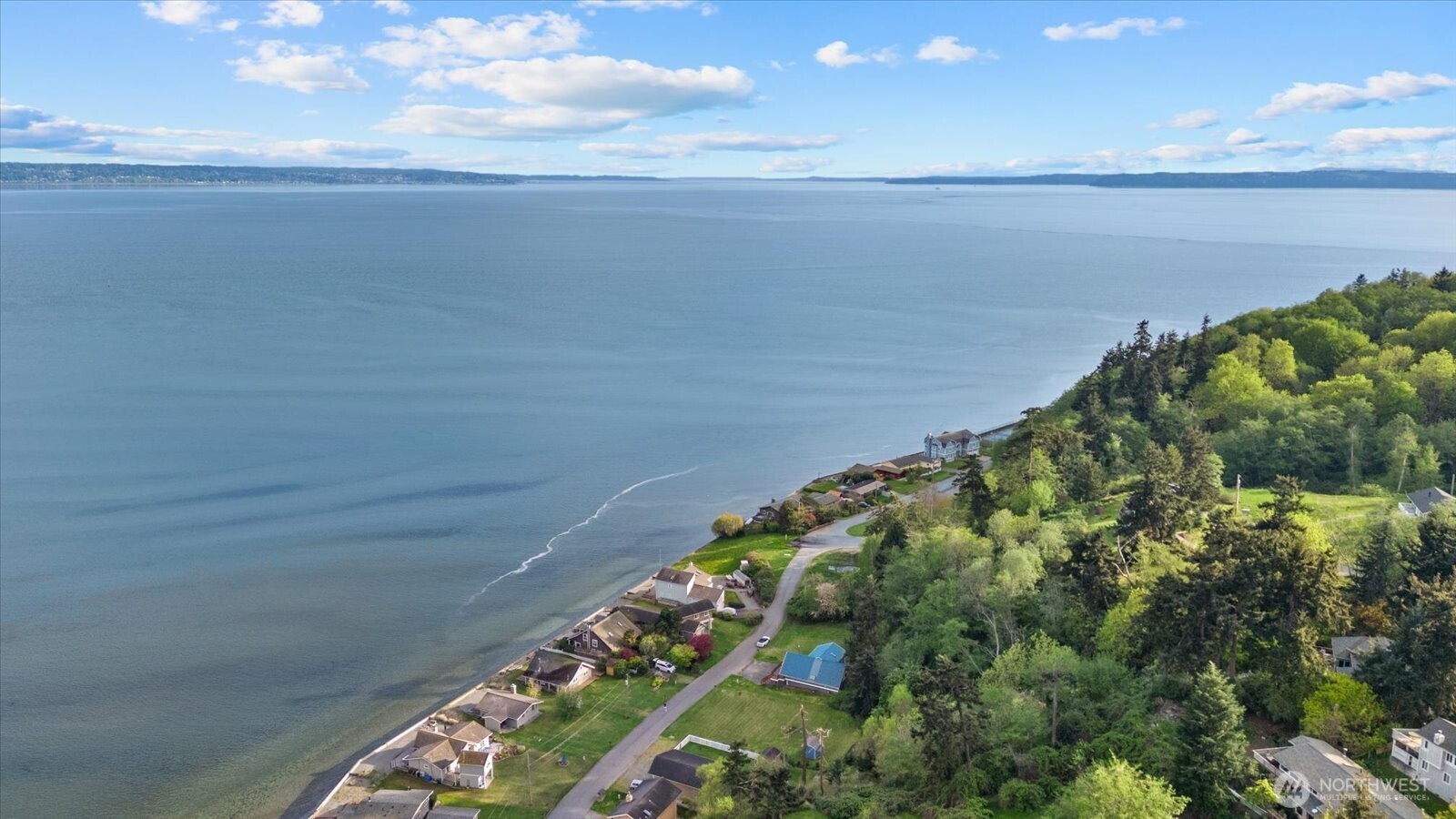3697 Driftwood Drive , Clinton, WA 98236