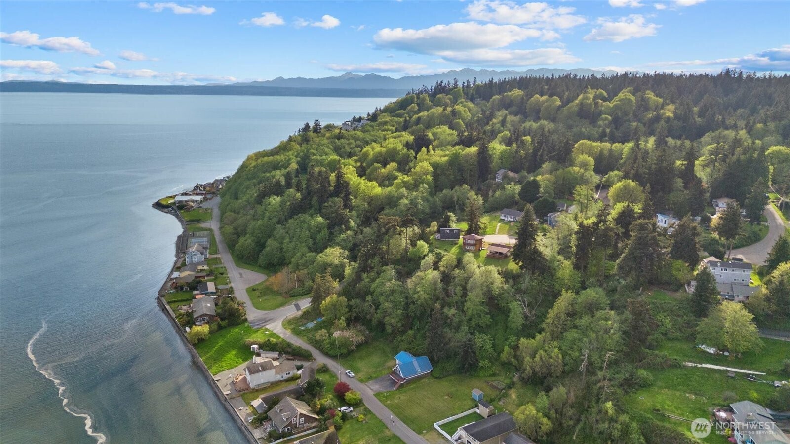 3697 Driftwood Drive , Clinton, WA 98236