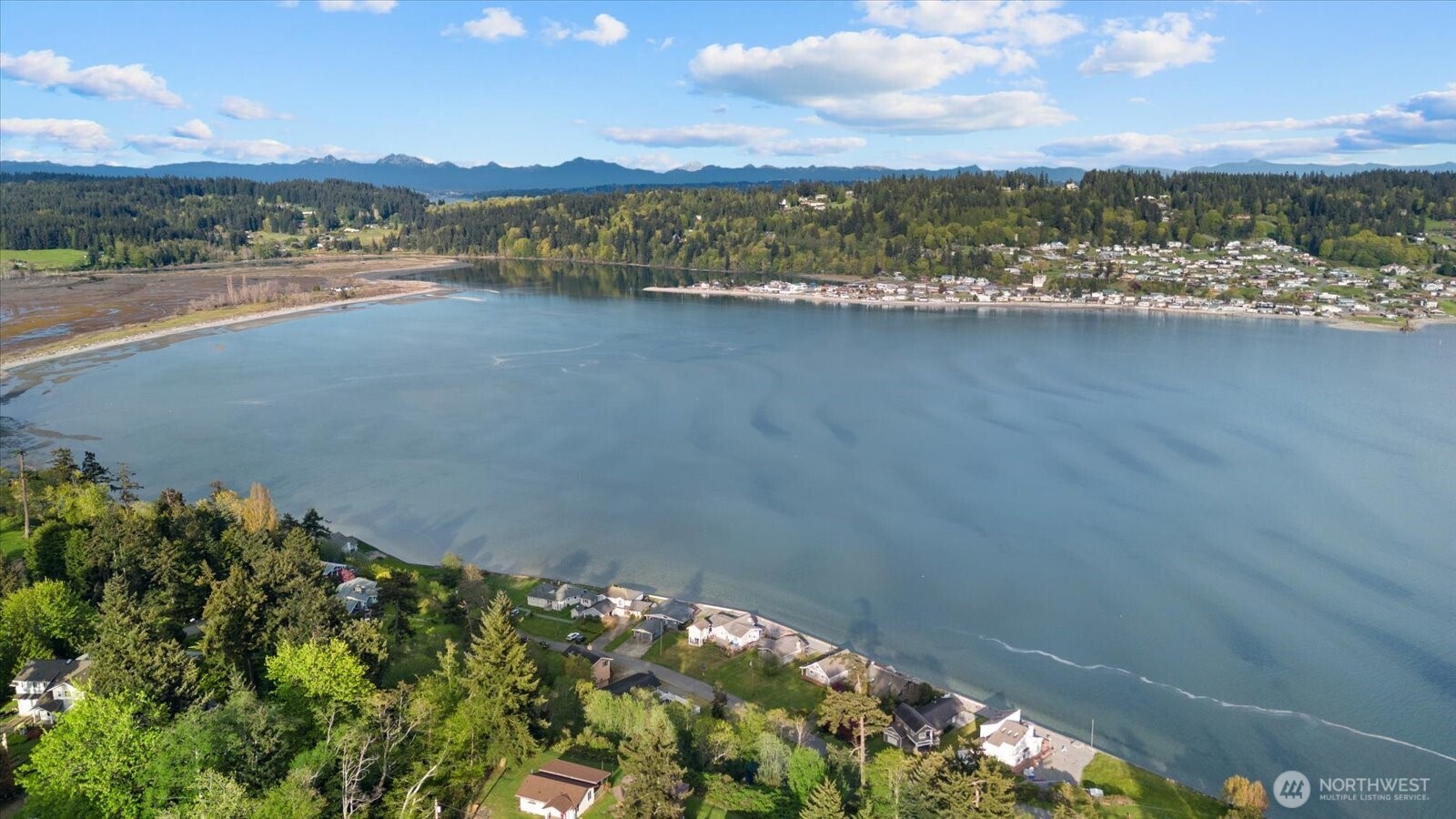 3697 Driftwood Drive , Clinton, WA 98236